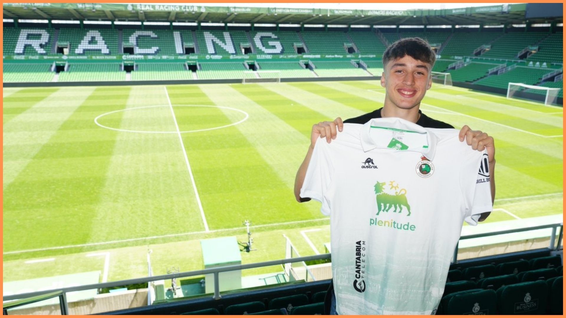 Racing de Santander full-back Jorge Salinas.