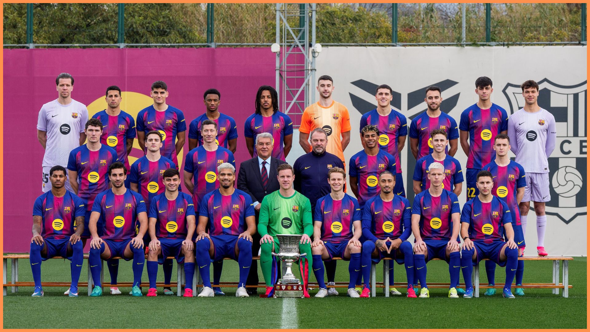 Official 2025/26 Barcelona squad photo.
