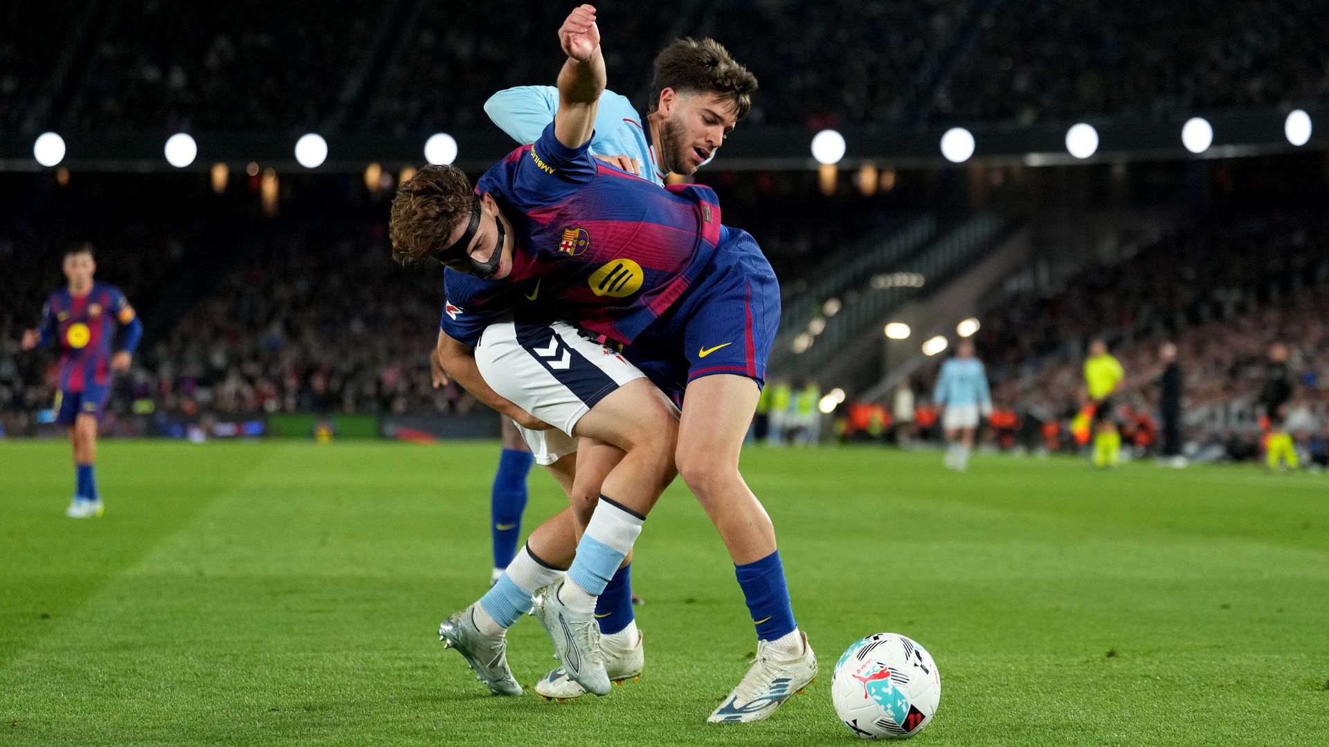 BARCELONA, SPAIN - APRIL 22: Fermin Lopez of FC Barcelona battles for possession with Sergio Carreira of Celta Vigo during the LaLiga EA Sports match between FC Barcelona and RC Celta de Vigo at Spotify Camp Nou on April 22, 2026 in Barcelona, ​​Spain.