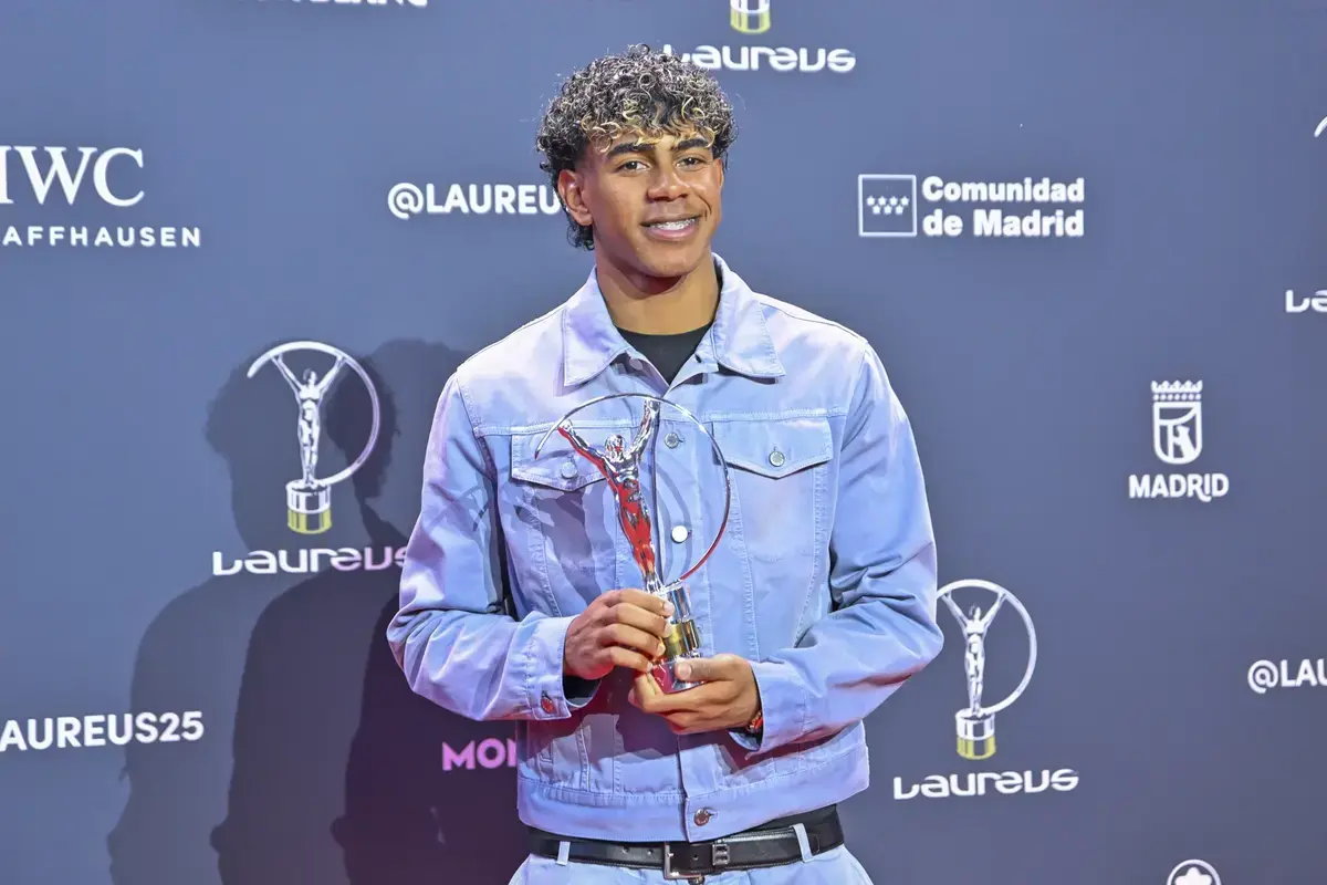 April 20, 2026, Madrid, Madrid, Spain: LAMINE YAMAL receives the Laureus World Young Sportsman of the Year Award poses at the Laureus World Sports Awards Madrid 2026 at Galerü­a de Cristal on April 20, 2026 in Madrid, Spain.